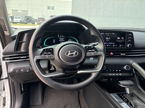 New 2026 Hyundai Elantra Hybrid FWD image 21