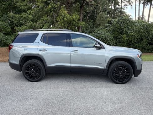 Used 2023 GMC Acadia SLE w/ Driver Convenience Package FWD image 2