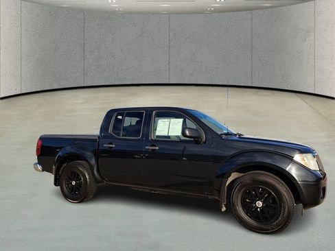 Used 2019 Nissan Frontier SV image 3