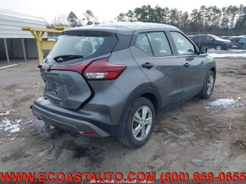Used 2023 Nissan Kicks S image 2
