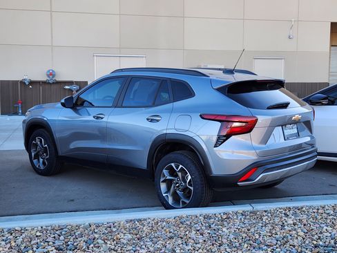 Used 2024 Chevrolet Trax LT w/ Driver Confidence Package image 2