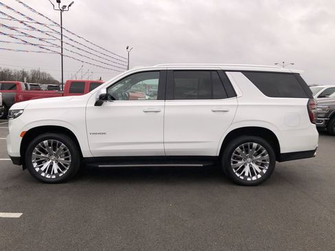 Used 2021 Chevrolet Tahoe Premier w/ Premium Package image 3
