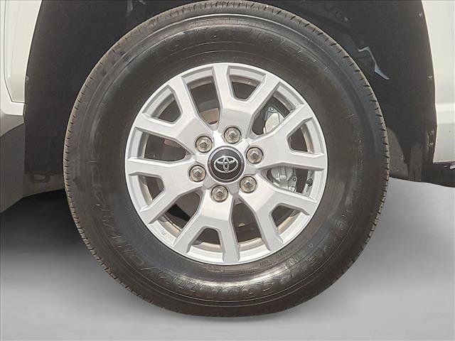 Used 2025 Toyota Tacoma SR5 AWD/4WD image 29