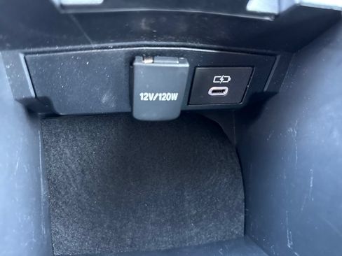 Used 2024 Toyota Corolla Cross LE FWD image 29