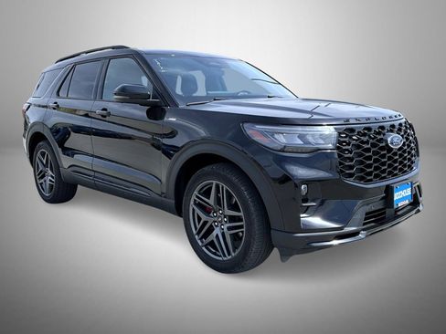 Used 2025 Ford Explorer ST-Line w/ ST-Line Street Pack image 3