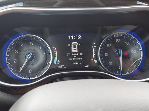 Used 2023 Chrysler Pacifica Limited FWD image 13