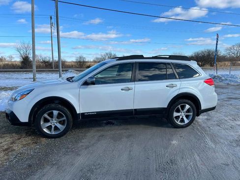 Used 2013 Subaru Outback 2.5i Limited w/ Special Appearance Pkg image 5