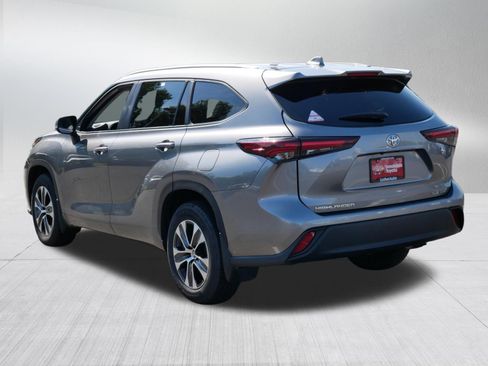 Certified 2025 Toyota Highlander XLE AWD/4WD image 5