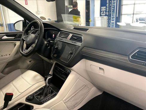Used 2022 Volkswagen Tiguan SEL R-Line image 14