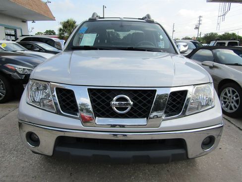 Used 2012 Nissan Frontier SL w/ Moonroof Pkg image 2