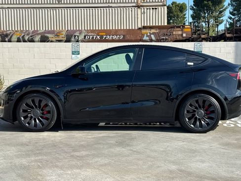 Used 2022 Tesla Model Y Performance AWD/4WD image 9