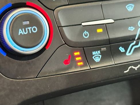 Used 2017 Ford Focus Titanium w/ Titanium Technology Package image 21