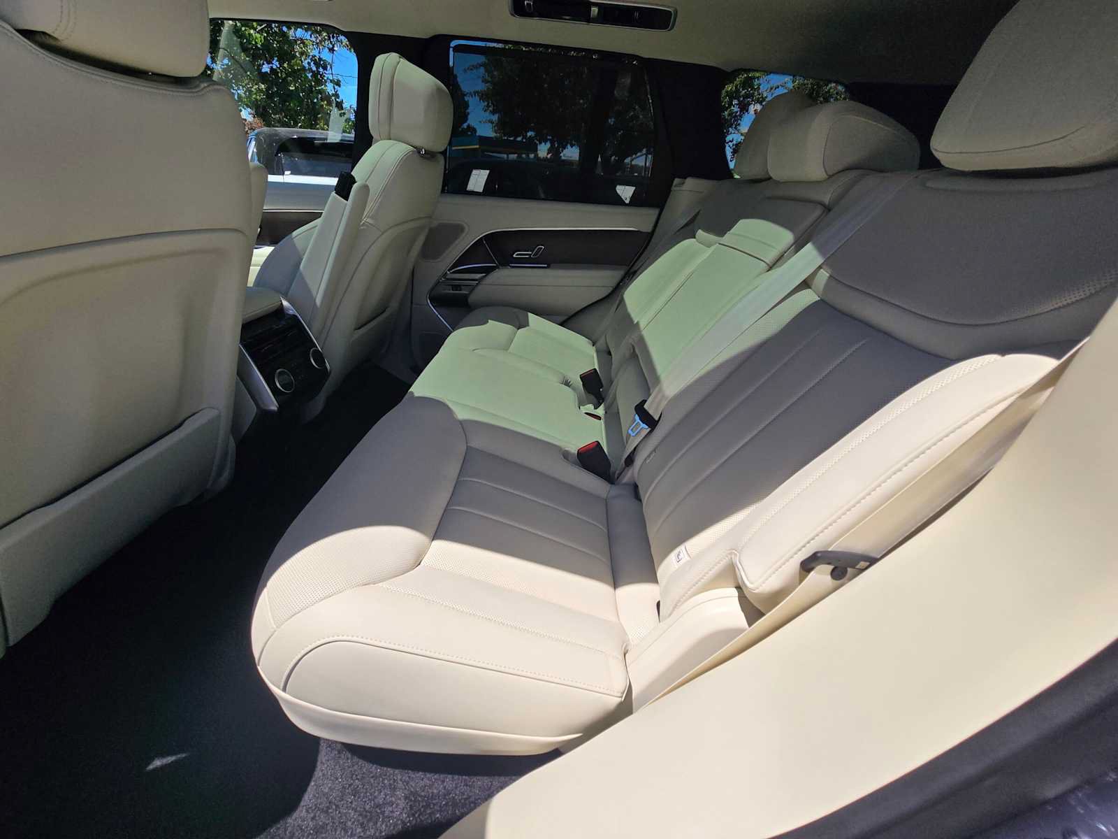 New 2026 Land Rover Range Rover SE AWD/4WD image 17