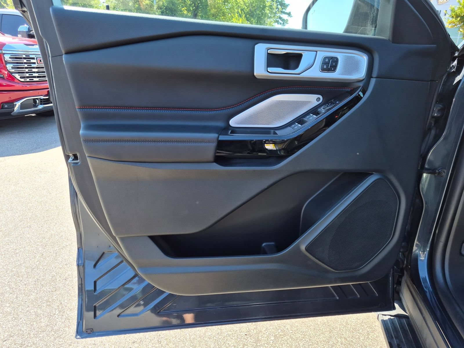 Used 2023 Ford Explorer ST w/ Equipment Group 401A AWD/4WD image 12