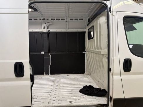 Used 2025 RAM ProMaster 2500 w/ Convenience Group FWD image 20