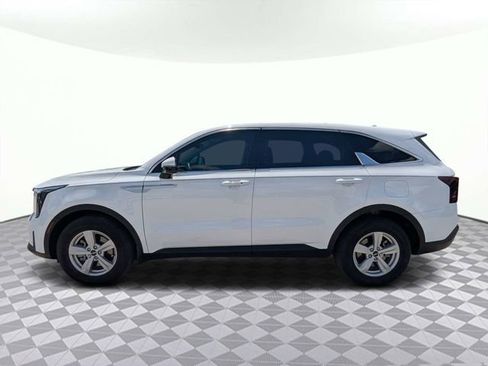 Used 2026 Kia Sorento LX FWD image 7