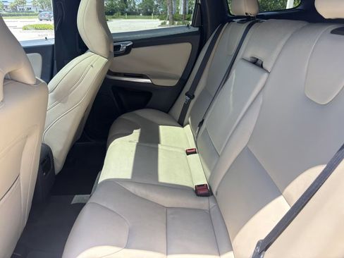 Used 2015 Volvo XC60 T5 Platinum FWD image 11