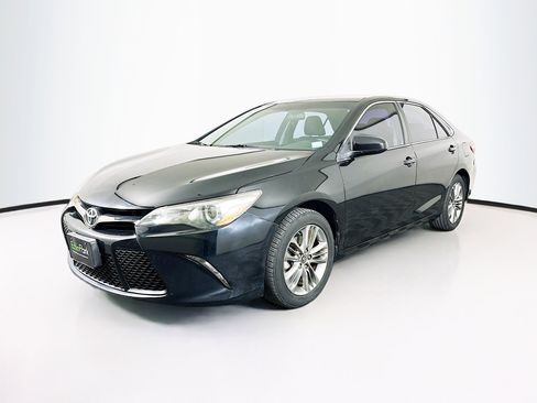 Used 2016 Toyota Camry SE image 3