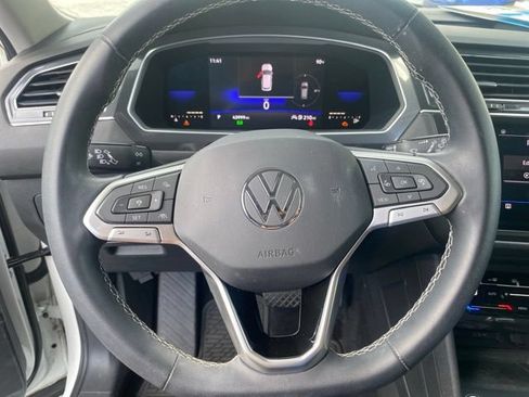 Used 2022 Volkswagen Tiguan SE FWD image 17
