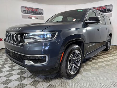 Used 2024 Jeep Wagoneer L Series II w/ Flexible Seating Group AWD/4WD image 8