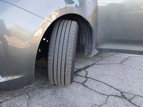 Used 2013 Toyota Sienna image 18