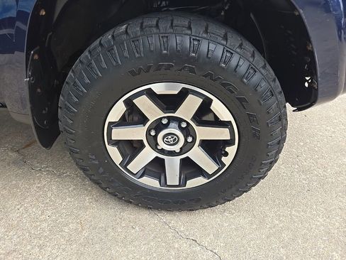 Used 2020 Toyota 4Runner TRD Off-Road Premium w/ Moonroof Package AWD/4WD image 25