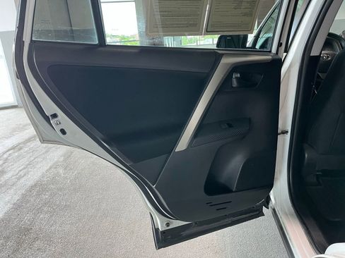 Used 2015 Toyota RAV4 LE AWD/4WD image 27