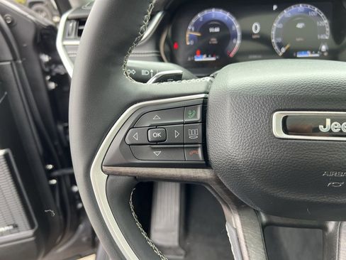 Used 2023 Jeep Grand Cherokee L Limited w/ Luxury Tech Group II image 19