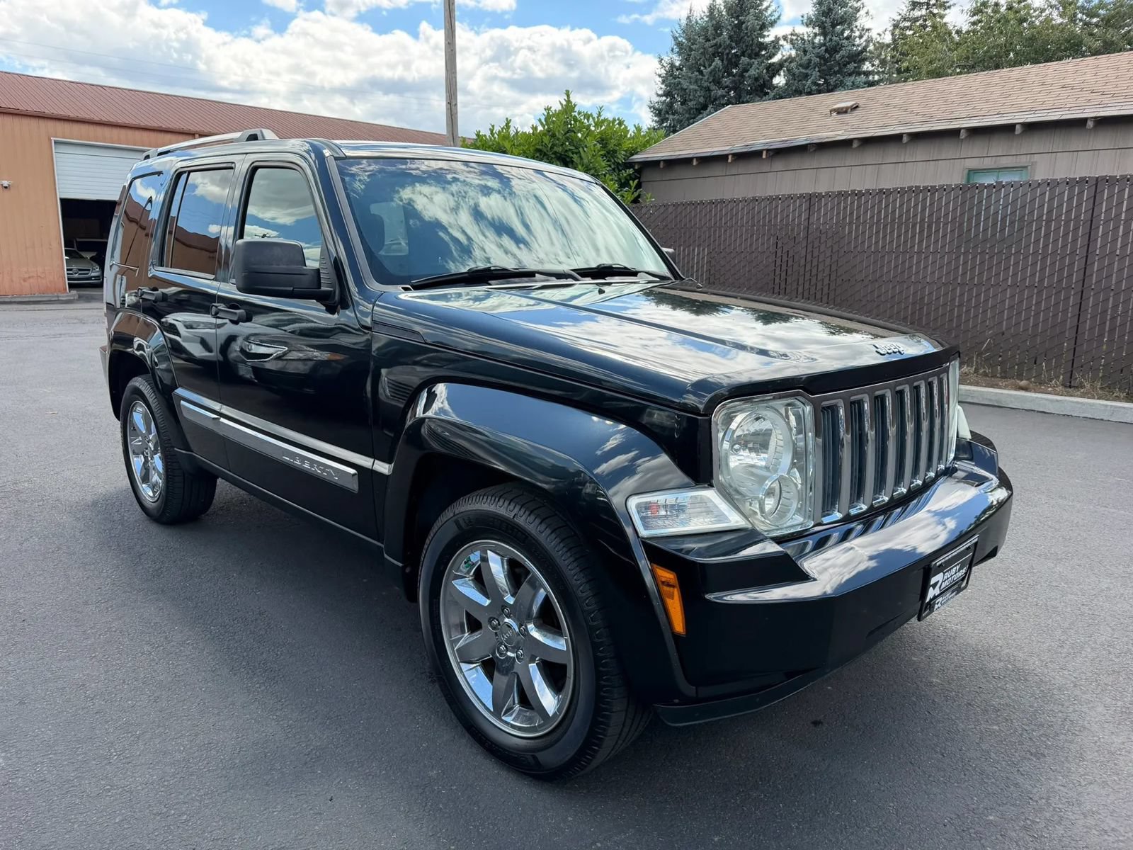 Used 2010 Jeep Liberty Limited w/ Tire & Wheel Group AWD/4WD image 3