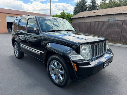 Used 2010 Jeep Liberty Limited w/ Tire & Wheel Group AWD/4WD image 3
