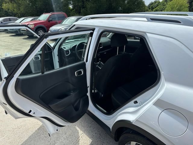 Used 2025 Hyundai Venue SEL FWD image 11