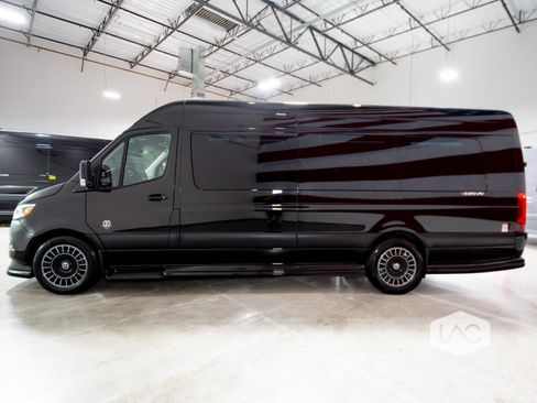 Used 2024 Mercedes-Benz Sprinter 3500 image 26