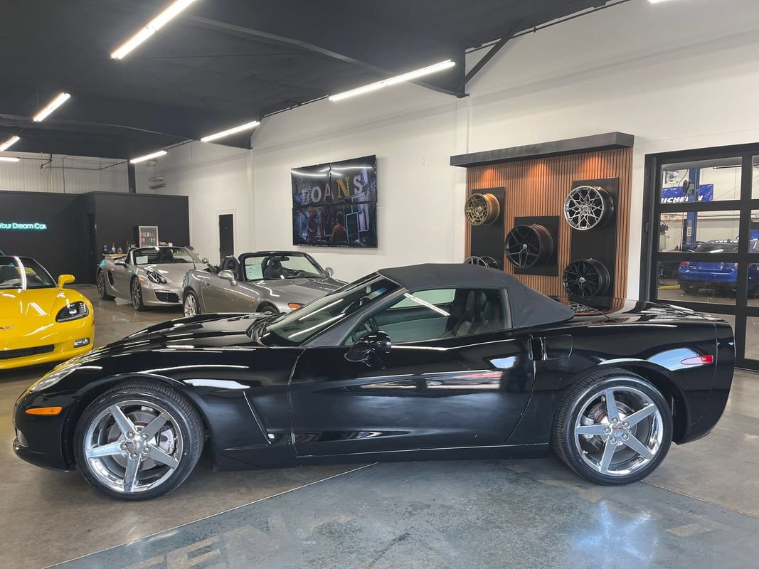 Used 2007 Chevrolet Corvette Coupe w/ Preferred Equipment Group RWD image 5