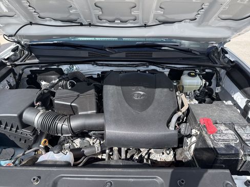 Used 2021 Toyota Tacoma TRD Off-Road w/ Technology Package image 15