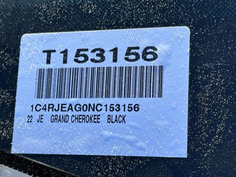 Used 2022 Jeep Grand Cherokee Laredo X image 15