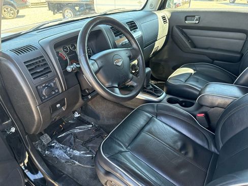 Used 2010 HUMMER H3 Alpha image 29