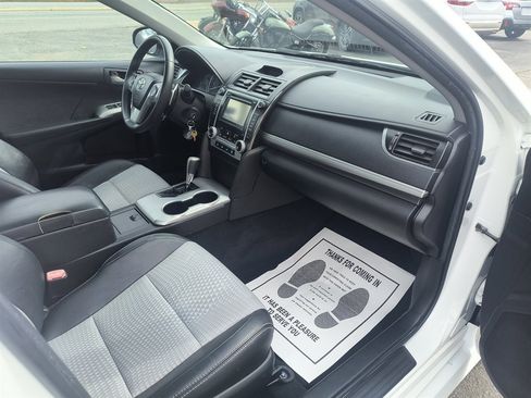 Used 2012 Toyota Camry L image 18