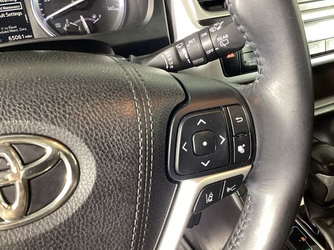 Used 2017 Toyota Highlander XLE AWD/4WD image 27