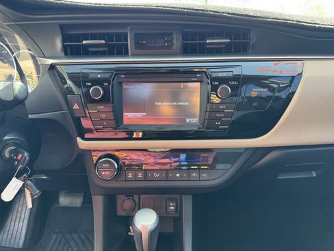 Used 2014 Toyota Corolla LE image 22