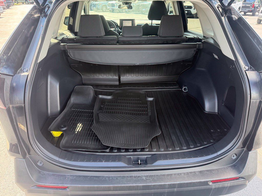 Used 2020 Toyota RAV4 LE w/ All Weather Liner Package AWD/4WD image 17