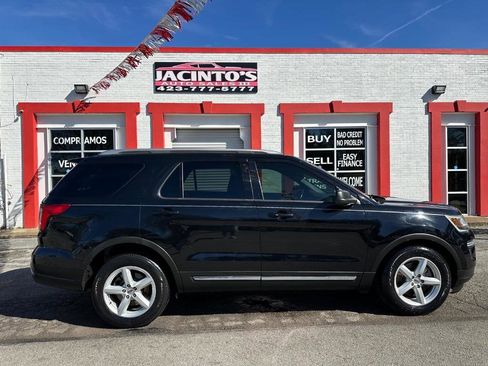 Used 2018 Ford Explorer XLT image 1