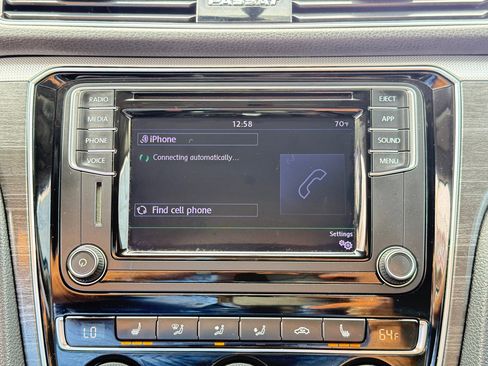 Used 2018 Volkswagen Passat 2.0T SE image 53