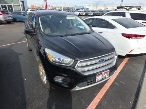 Used 2017 Ford Escape SE w/ SE Cold Weather Package image 2