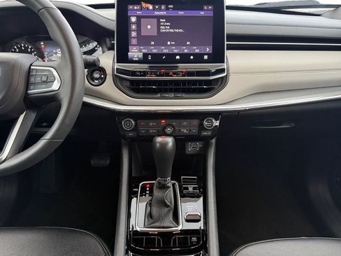 Used 2024 Jeep Compass Limited image 11