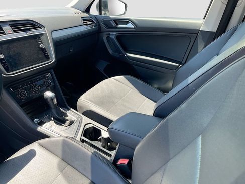 Used 2020 Volkswagen Tiguan SE FWD image 23