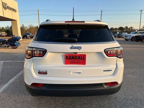 Certified 2025 Jeep Compass Latitude image 6