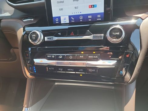 Certified 2024 Ford Explorer King Ranch w/ Technology Package AWD/4WD image 26