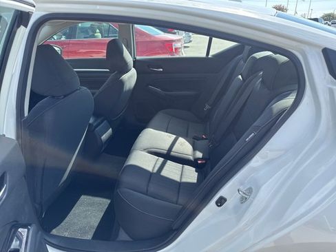 Used 2022 Nissan Altima 2.5 SV w/ SV Premium Package image 7