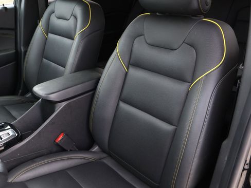 Used 2025 Chevrolet Trax ACTIV w/ Sunroof Package image 13