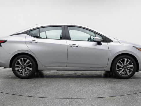 Used 2025 Nissan Versa SV image 11
